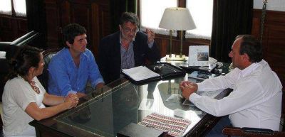 EL GOBIERNO MUNICIPAL LE PLANTEO A LA DEFENSORIA DEL PUEBLO LA POSIBLE INSTALACION DE TAPALIM AL BORDE DEL CANAL PI�EYRO
