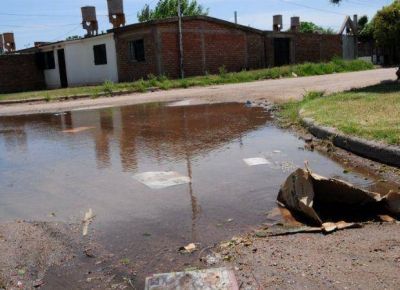 Reclamos por la acumulaci�n de agua en las calles de la zona oeste