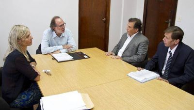 Naci�n se comprometi� a resolver �en cuesti�n de d�as� los atrasos del giro de fondos al Municipio