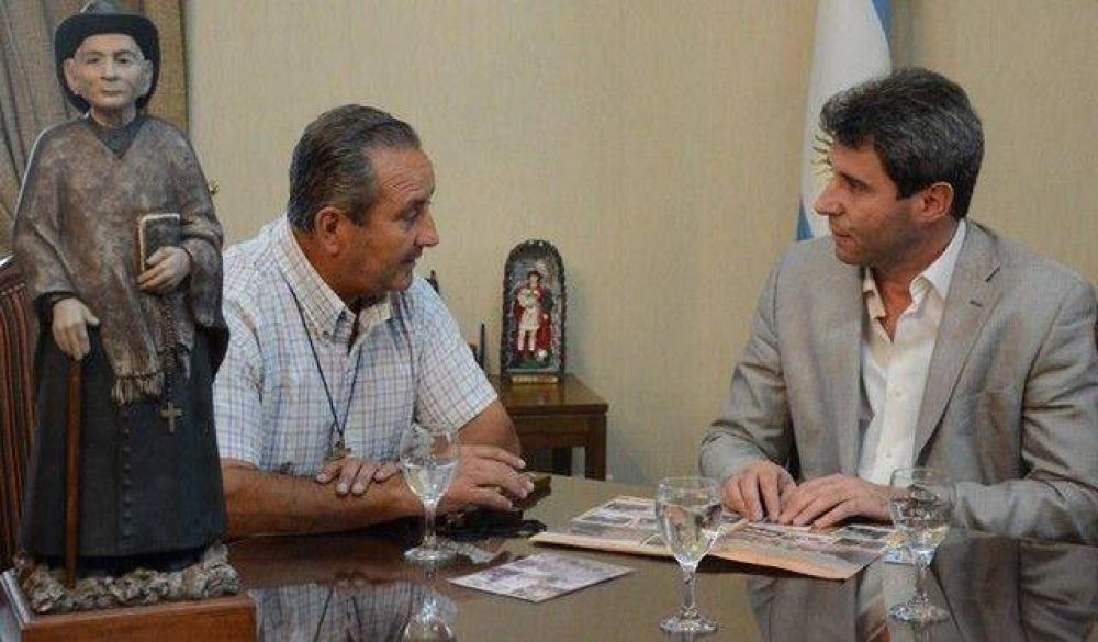 El gobernador recibi� a devotos del Cura Brochero