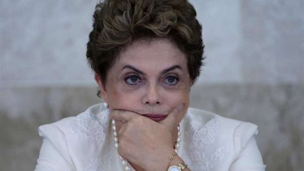 Dilma se re�ne con banqueros y sindicalistas para enfrentar la crisis