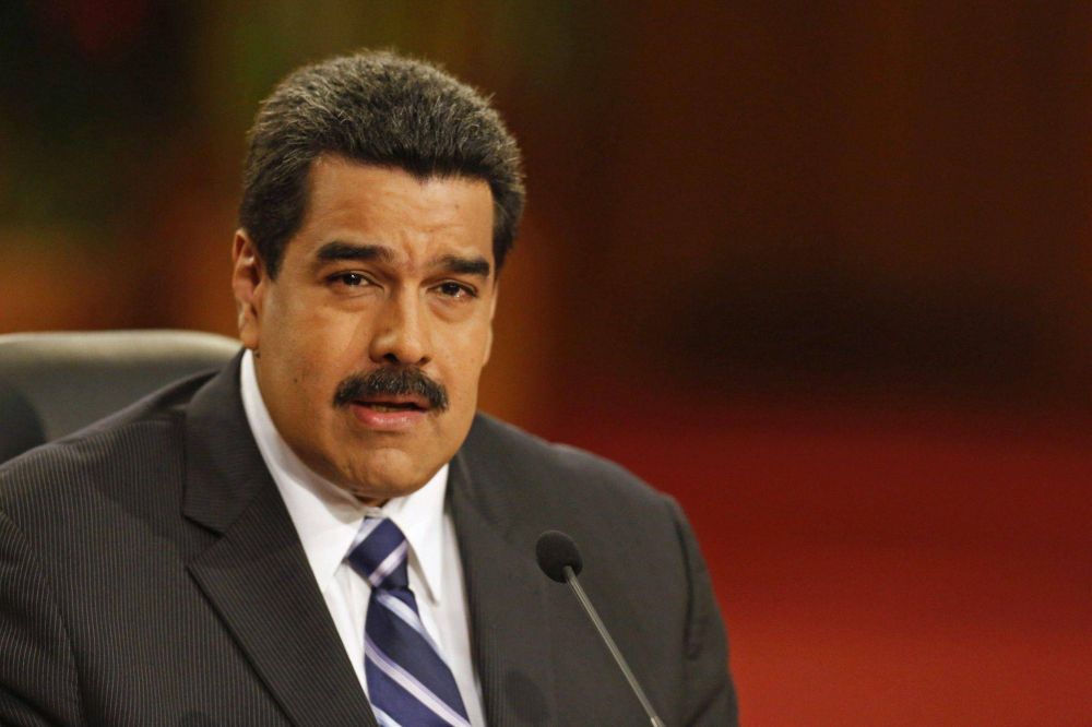 Maduro llama a rebelarse contra la Asamblea por una ley de vivienda