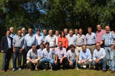 Reyes y el resto de los intendentes radicales se juntan hoy en Tandil