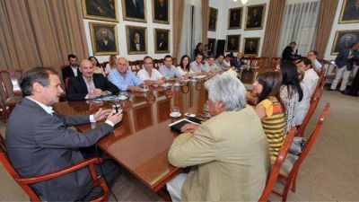 Descentralizan hacia los municipios la atenci�n primaria de salud