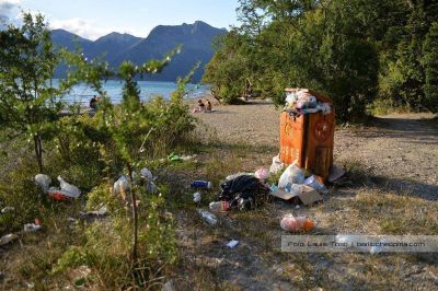 Quejas por la acumulaci�n de basura en la playa de Villa Tacul