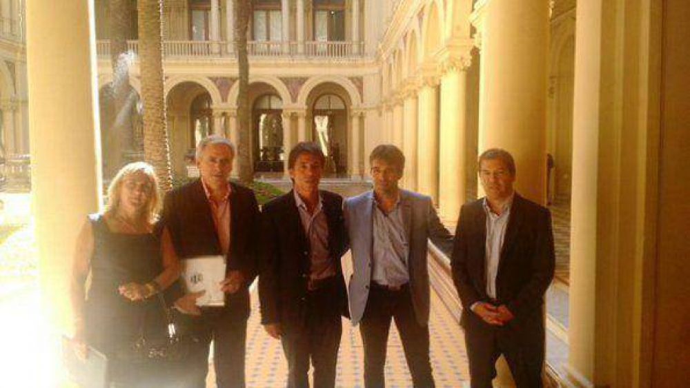 El Intendente Gast�n se reuni�con el Viceministro Garc�a De Luca
