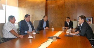 YPF prometi� que no habr� despidos sino 