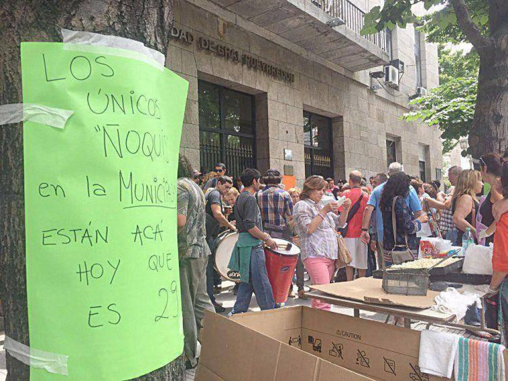 Ruidosa protesta y 