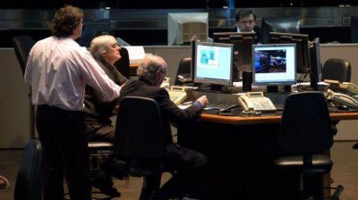 En las inversiones de enero ganaron el d�lar y las acciones el�ctricas