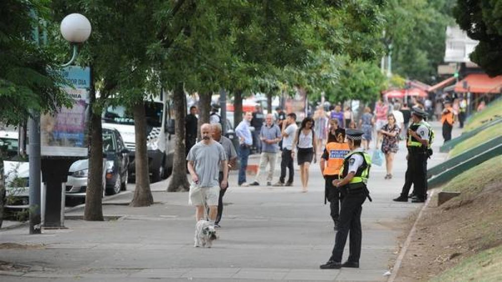 Manteros: las calles de Caballito, custodiadas