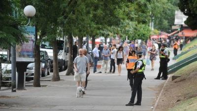Manteros: las calles de Caballito, custodiadas