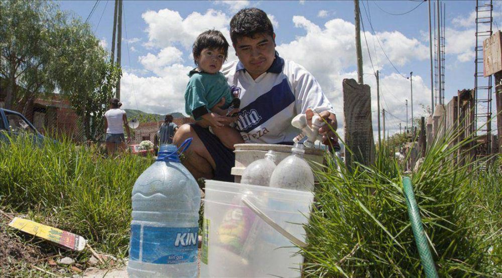 Vecinos de La Cer�mica contin�an firmes con su reclamo por el agua