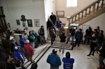 Sin propuesta del ejecutivo contin�a la medida de fuerza