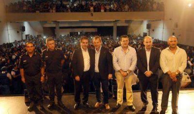 Ritondo y Cascallares pusieron en funciones a 230 polic�as locales