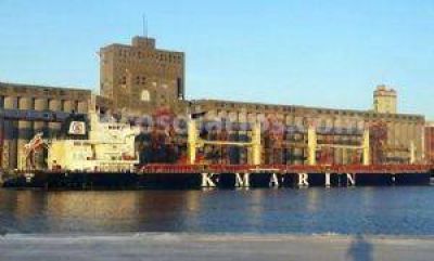 Con un calado de 44 pies, un buque parti� de Puerto Quequ�n