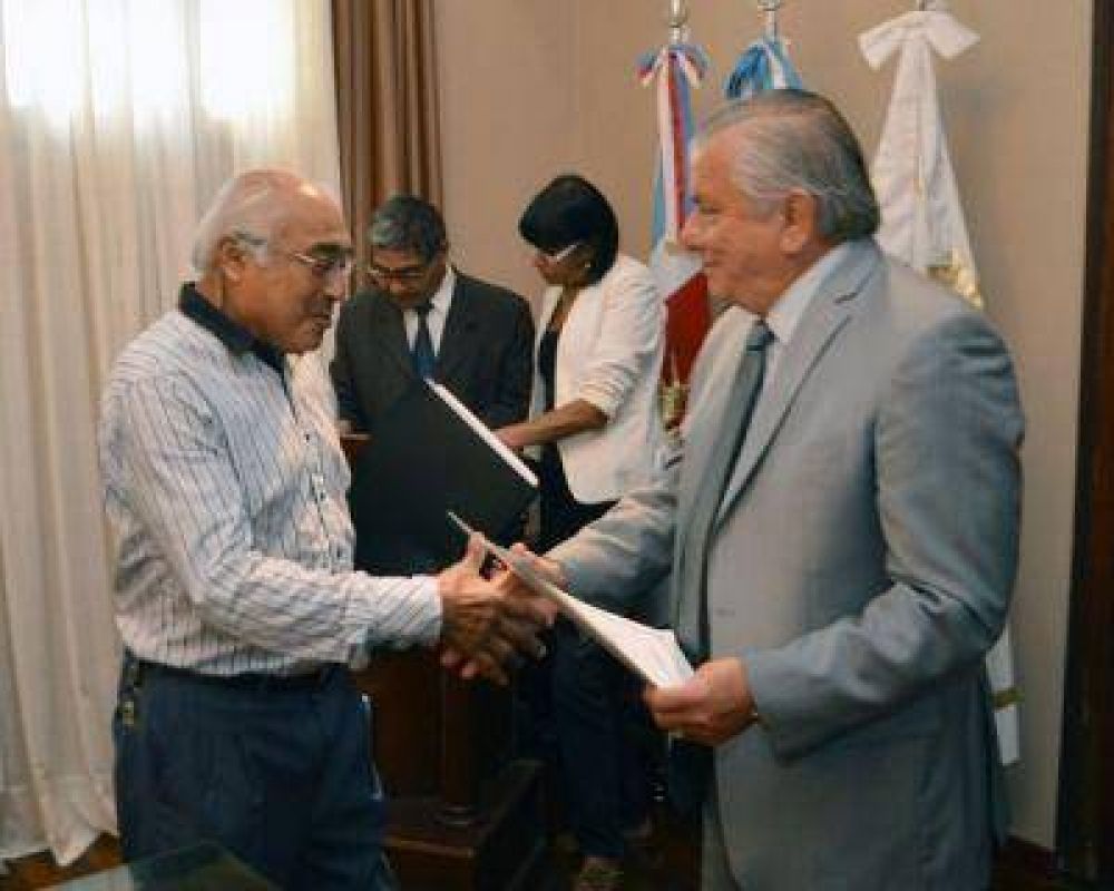 Entregan Personer�a Jur�dica a cuatro instituciones de la ciudad capital