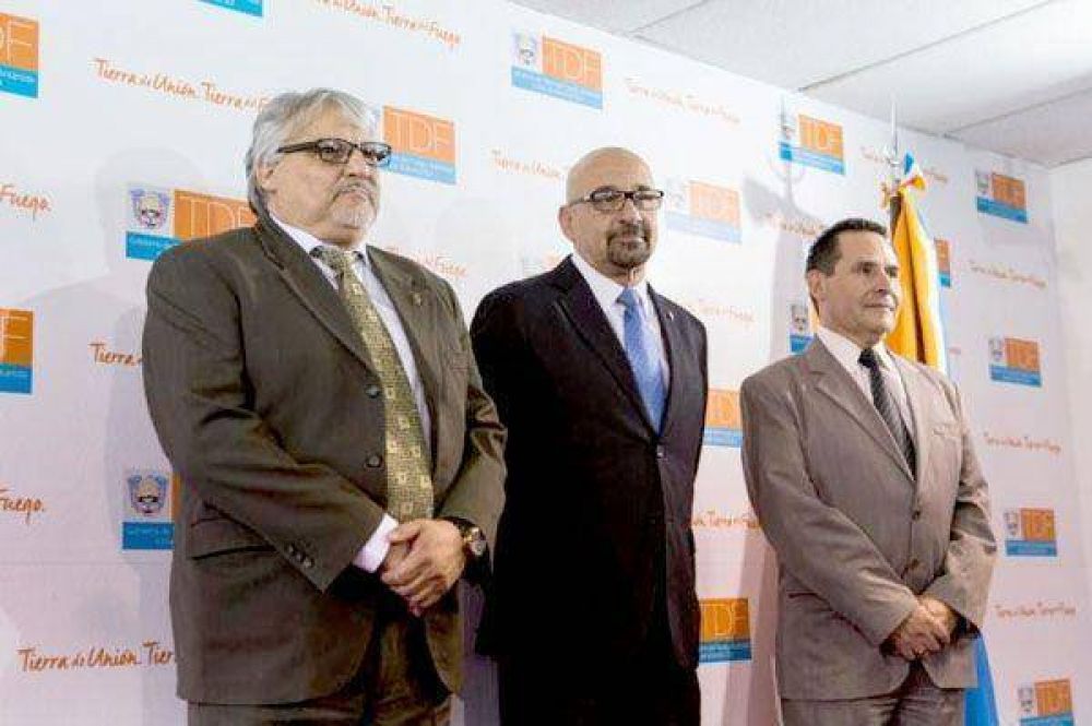 Bertone le tom� juramento a nuevos funcionarios