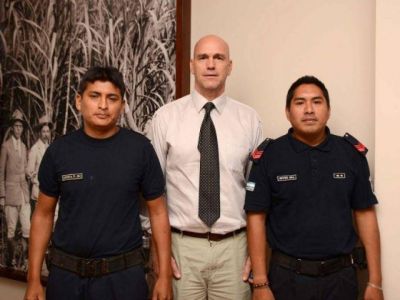 EL GOBIERNO EMPEZAR� LA CONSTRUCCI�N DE VIVIENDAS PARA LOS POLIC�AS