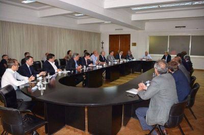 Frigerio recibi� a intendentes para analizar los aumentos de tarifas