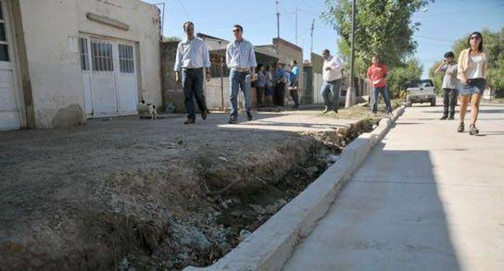 Pavimento, desag�es e iluminaci�n en barrio Liceo Norte