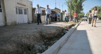 Pavimento, desag�es e iluminaci�n en barrio Liceo Norte