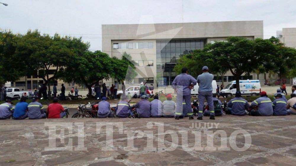 Comenz� el paro de trabajadores de Ingenio La Esperanza