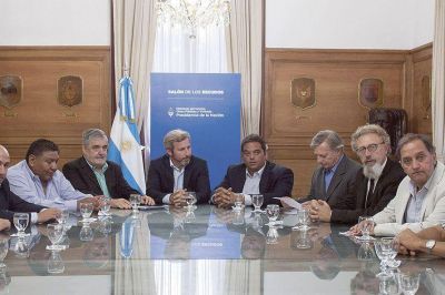 Sellan acuerdo por seis meses: no habr� despidos y se mantendr�n los sueldos