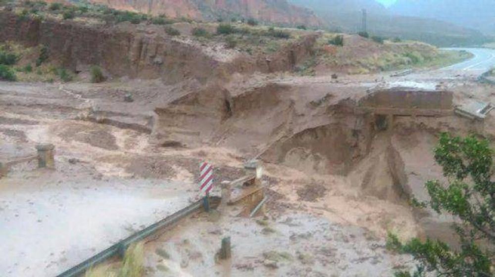 Cortaron el paso a Chile debido a fuertes tormentas en alta monta�a