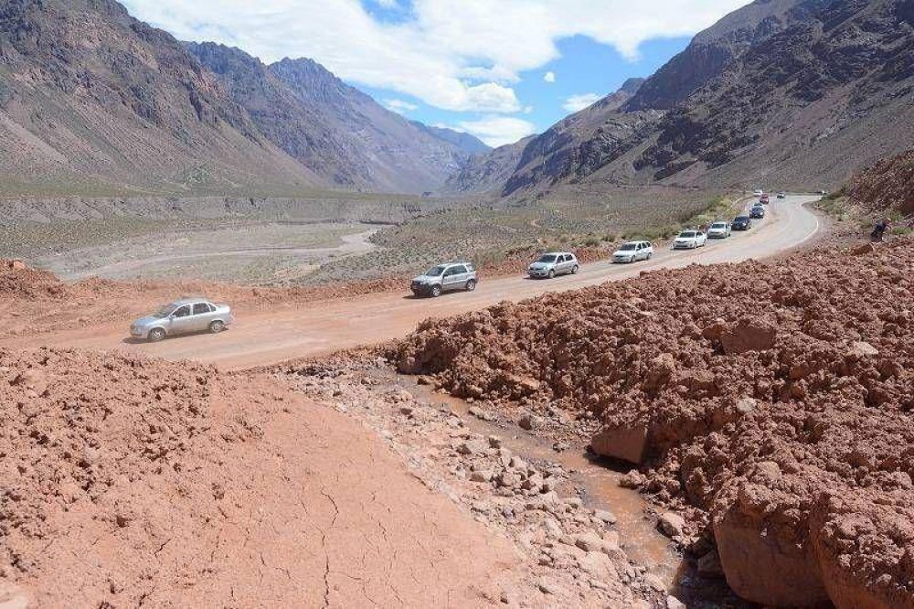 Tras el alud que cort� el Paso, los argentinos que se quedaron del otro lado buscan alternativas