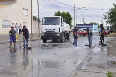 Personal  municipal intervino en derrame de l�quidos sobre calle Ameghino y pasaje Bartolom� De Las Casas