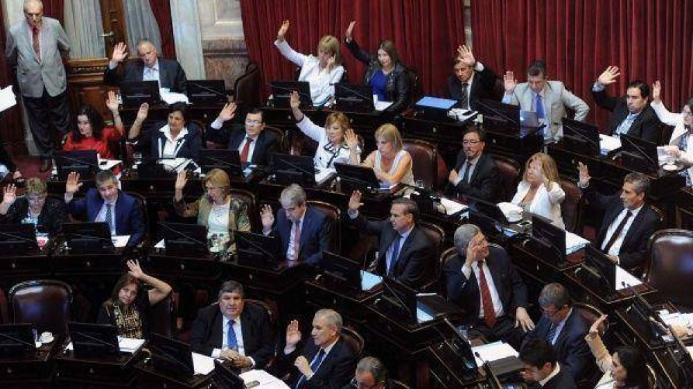 Luego de la pol�mica, Macri env�a los pliegos al Senado