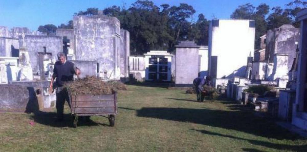 Mantenimiento en el Cementerio de Necochea