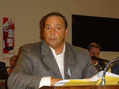 Polic�a Local: Petruccelli envi� nota a Ritondo por l�mite de edad