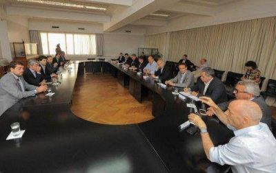 Intendentes expresaron a Aranguren su disconformidad con el aumento en tarifas de luz