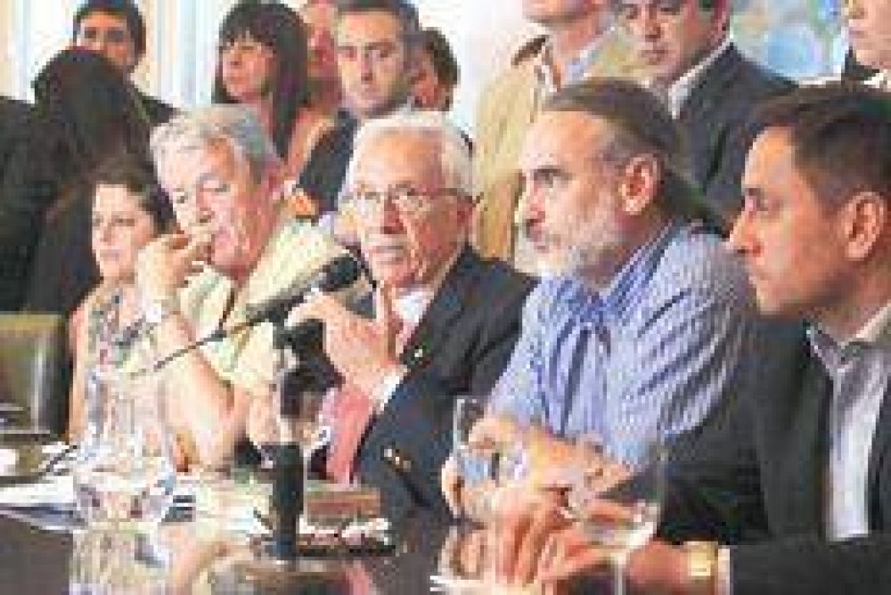 Reuni�n de bloque en medio de rumores