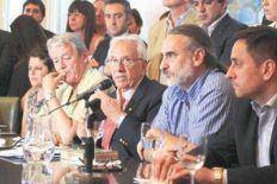 Reuni�n de bloque en medio de rumores