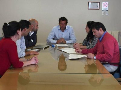 Salud firm� acuerdo de cooperaci�n con FOMICRUZ