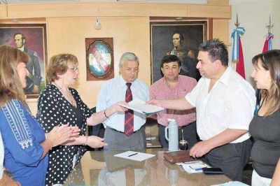 Autoridades y ATE iniciaron el di�logo por municipales