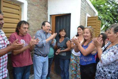 M�s familias de La Banda son beneficiadas con el programa de viviendas sociales
