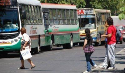 Bronca y fastidio entre los usuarios por el aumento del boleto de colectivo