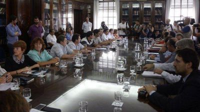 Docentes rechazaron la oferta de Vidal y las paritarias continuar�n el 12