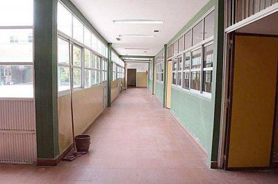 Avanza el mantenimiento y arreglo de las escuelas municipales