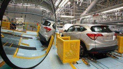 Las exportaciones de autos cayeron a niveles de 2002 y deprimieron la producci�n