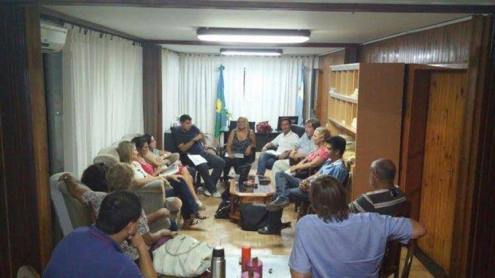  Reuni�n de funcionarios con la intendente