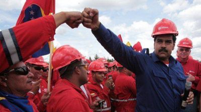 A�n con las mayores reservas del mundo, Venezuela le compra petr�leo a EEUU