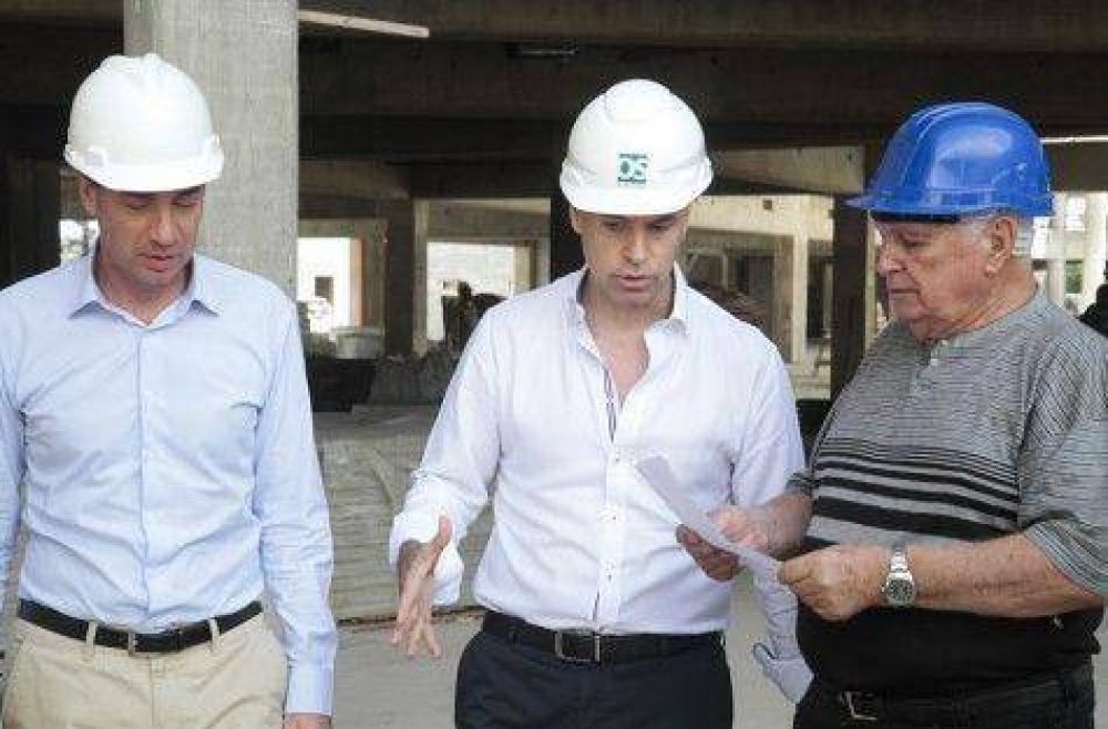 Larreta y Santilli de recorrida en barrio caliente
