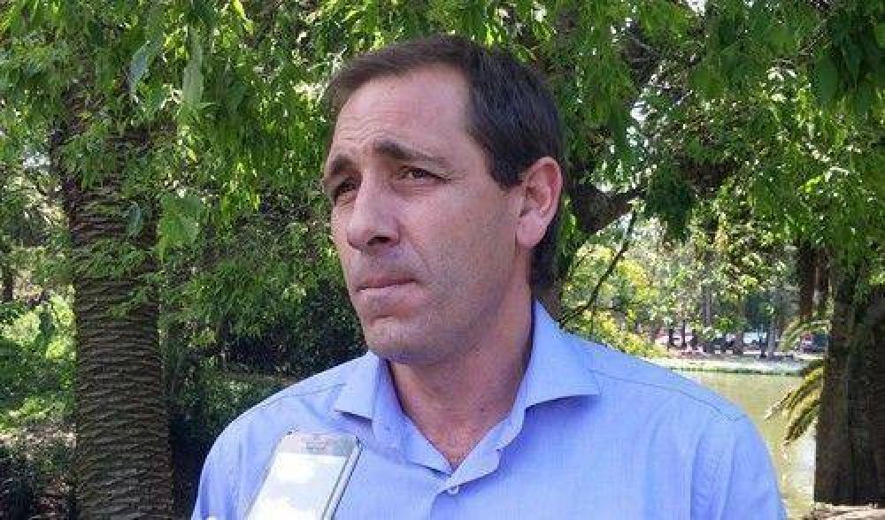 Garro: �Faltan herramientas y camiones, no quedaron ni bolsas para recoger residuos�