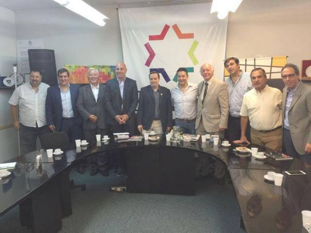 El intendente Molina junto a la DAIA