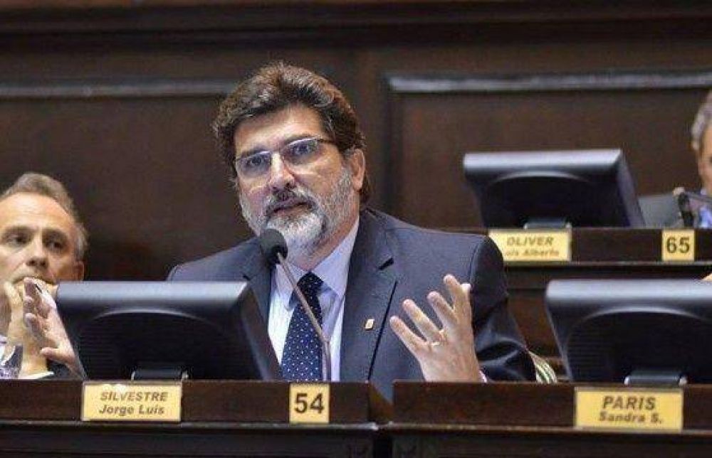 Contento con el cambio, radical adula a Vidal y destroza a Scioli