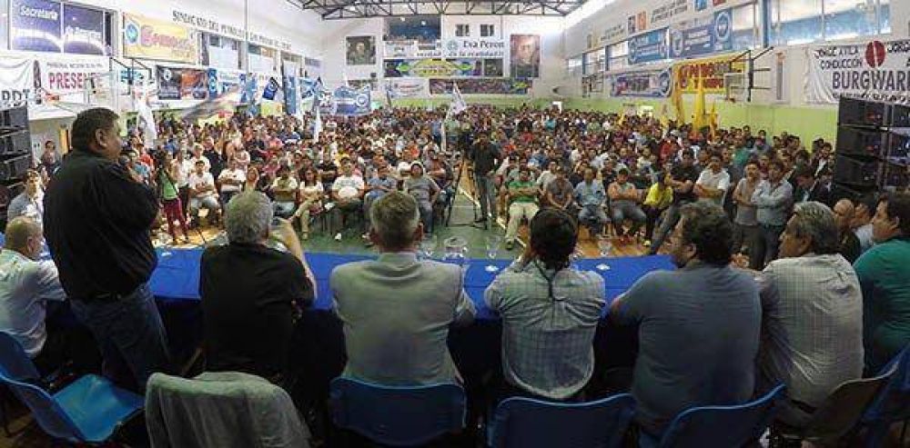 �Internas de lado�: en el plenario petrolero, el Gobernador pidi� unidad